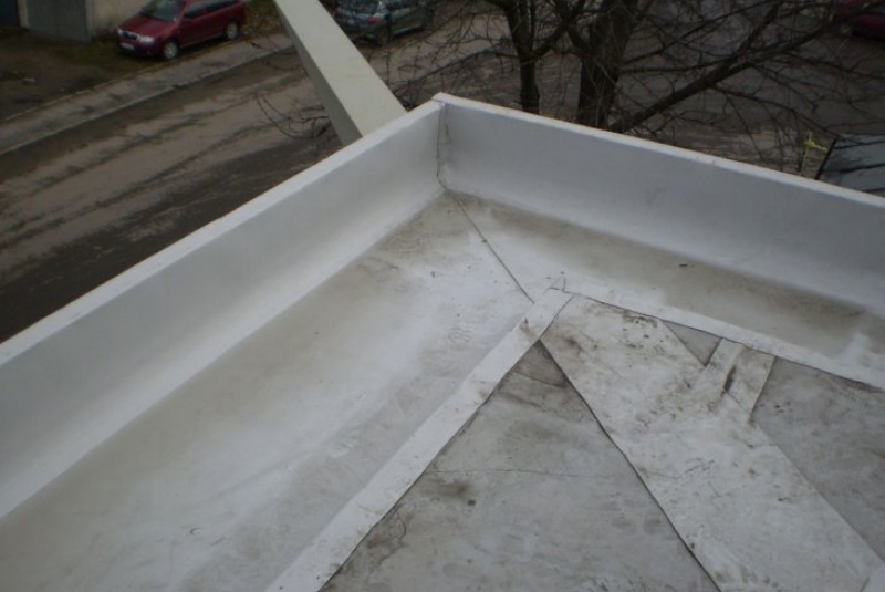 Opláštenie strechy autosalóna - Humenné